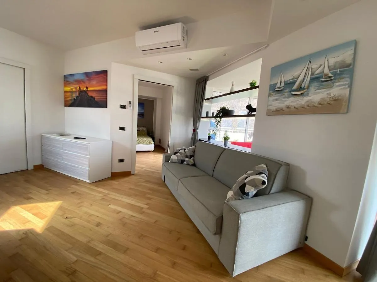 Attico With Big Terrace In Residence With Pool Вальброна 0*,  Италия