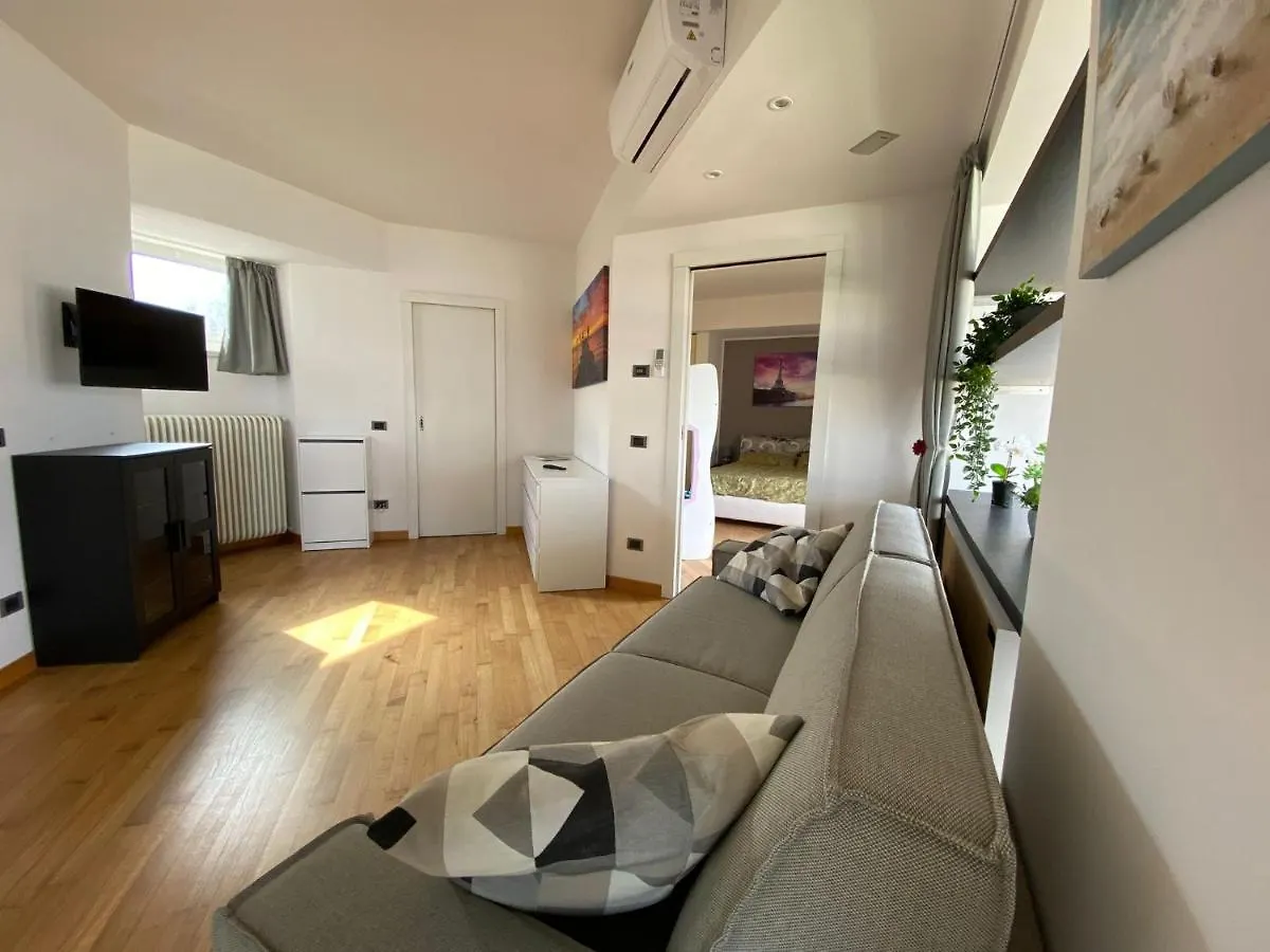 Attico With Big Terrace In Residence With Pool Вальброна 0*,  Италия